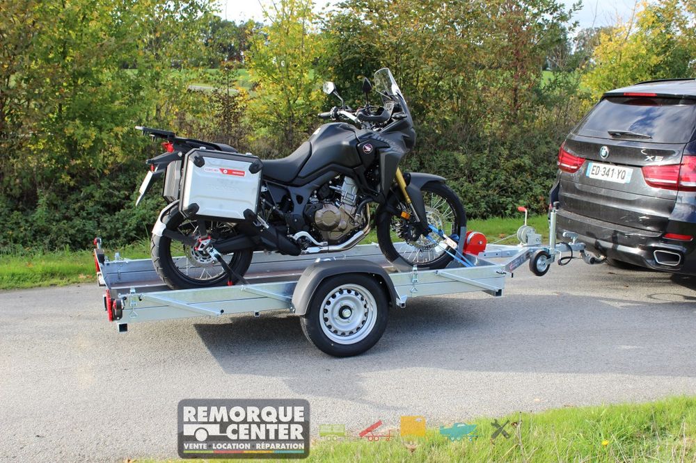Remorque Abaissable Porte-moto et scooter - YO REMORQUE - CCL6 - 246 x 100  cm CCL6 : Remorque Center